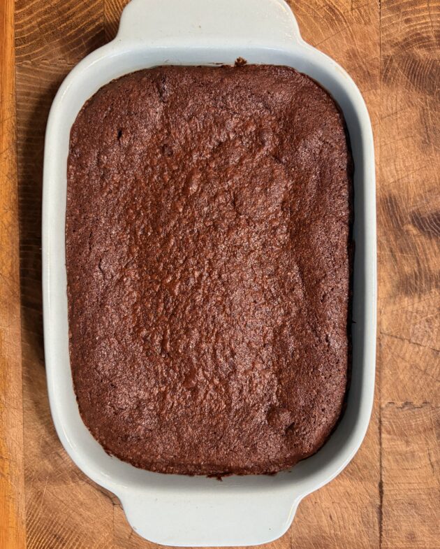 Brownie afgebakken in bakblik.
